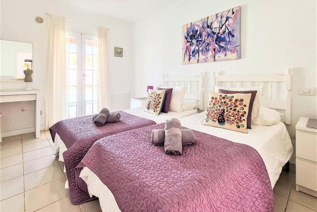 Stunning Sea View Villa With 6 Bedrooms & Heated Pool - Villa Renaissance Playa Blanca  Room photo