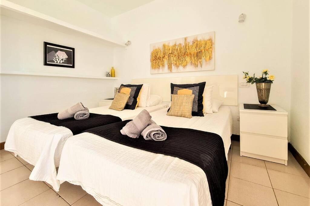 Stunning Sea View Villa With 6 Bedrooms & Heated Pool - Villa Renaissance Playa Blanca  Room photo