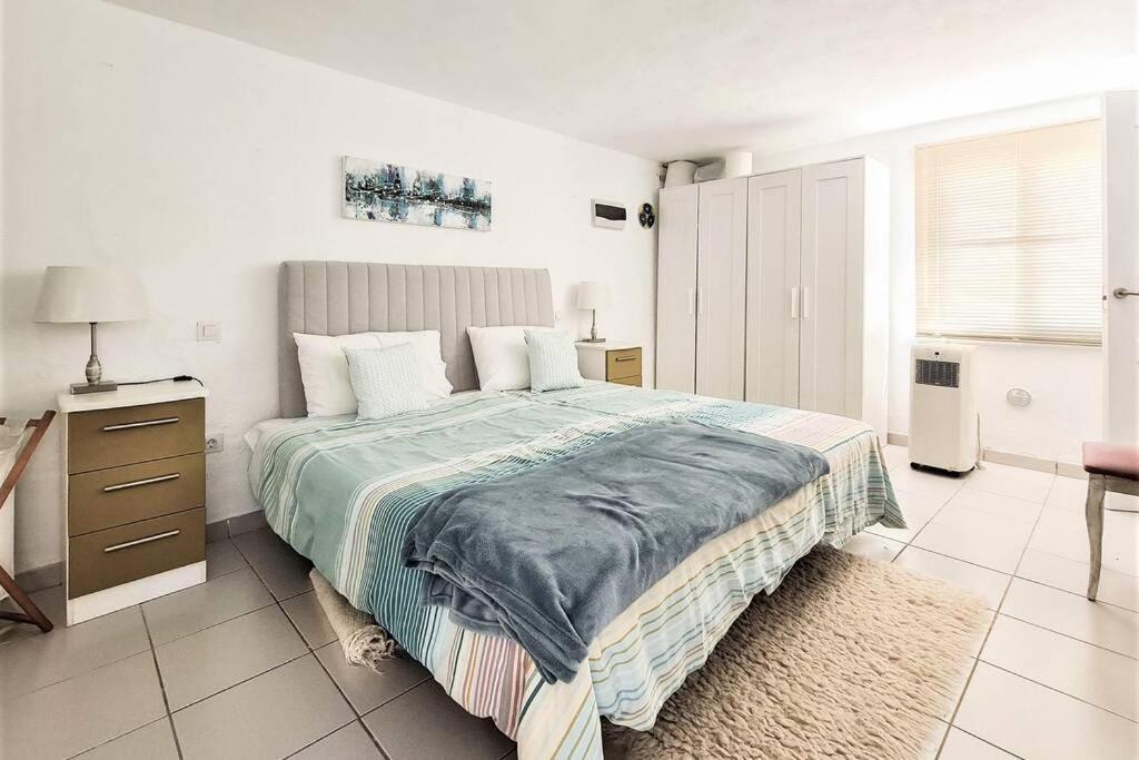 Stunning Sea View Villa With 6 Bedrooms & Heated Pool - Villa Renaissance Playa Blanca  Room photo